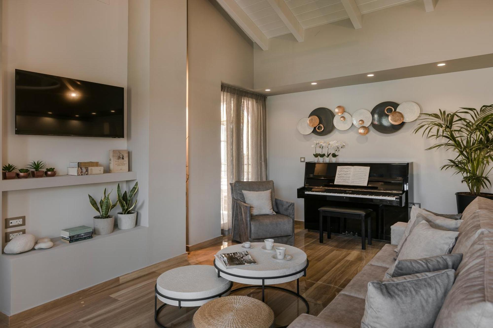 Aparktion The Grand Maistro Lixouri